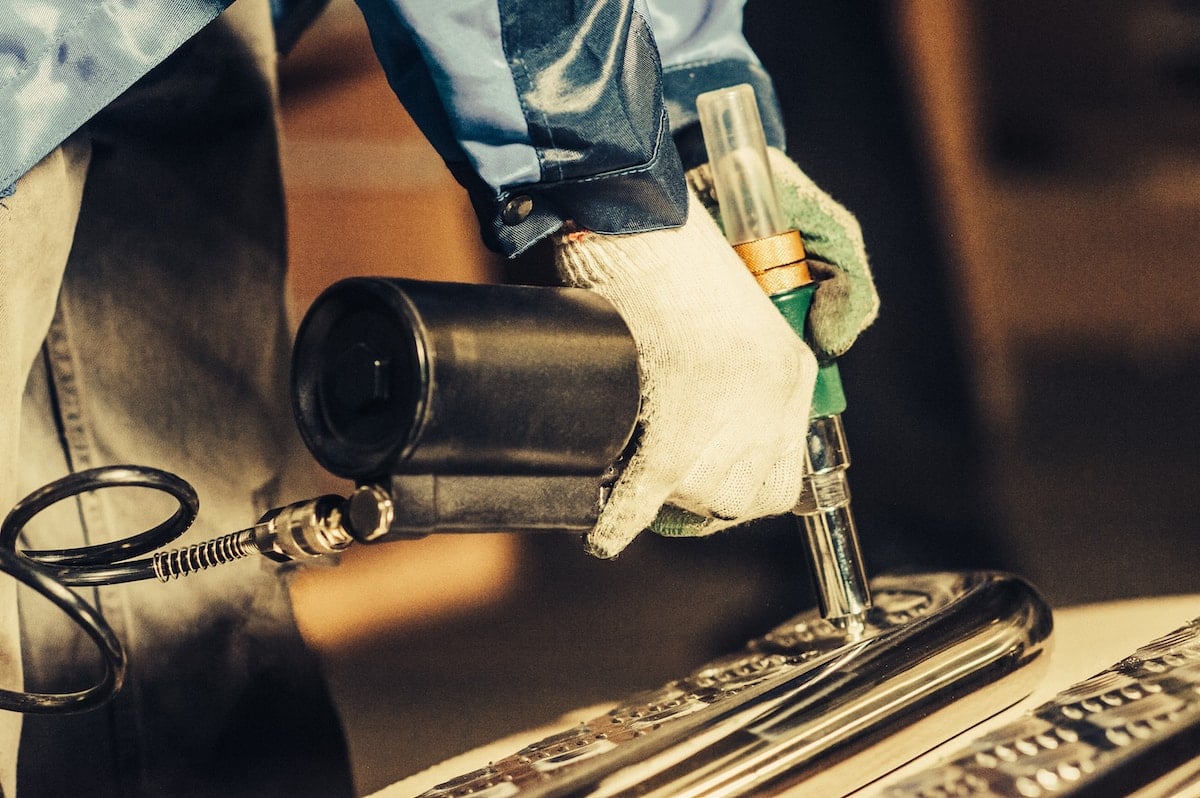 The Pros and Cons of Using a Pneumatic Rivet Gun